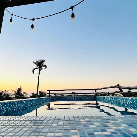 Hotel Mayari Holbox Exterior foto Rooftop pool at the hotel