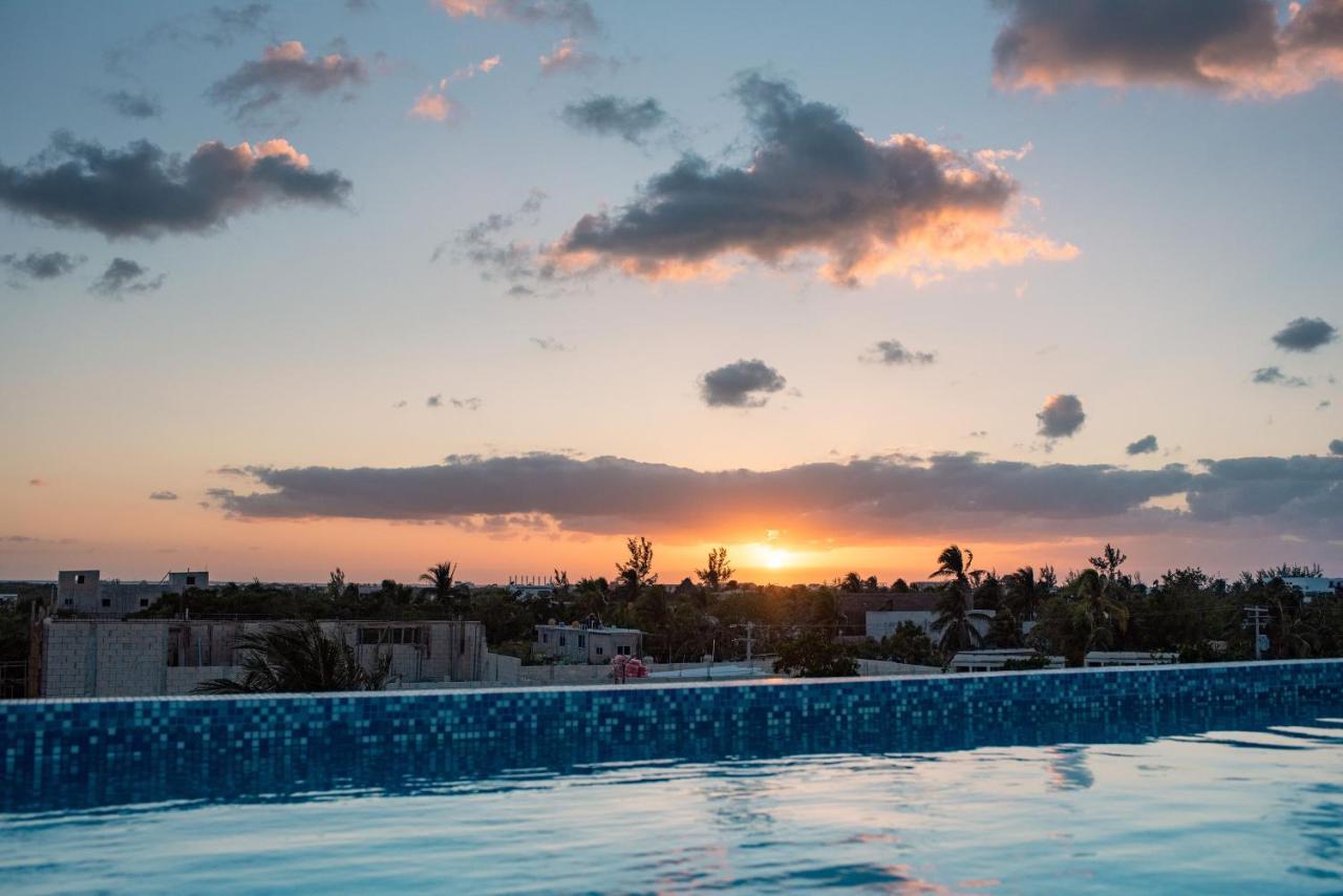 Hotel Mayari Holbox Exterior foto Sunset over Tulum