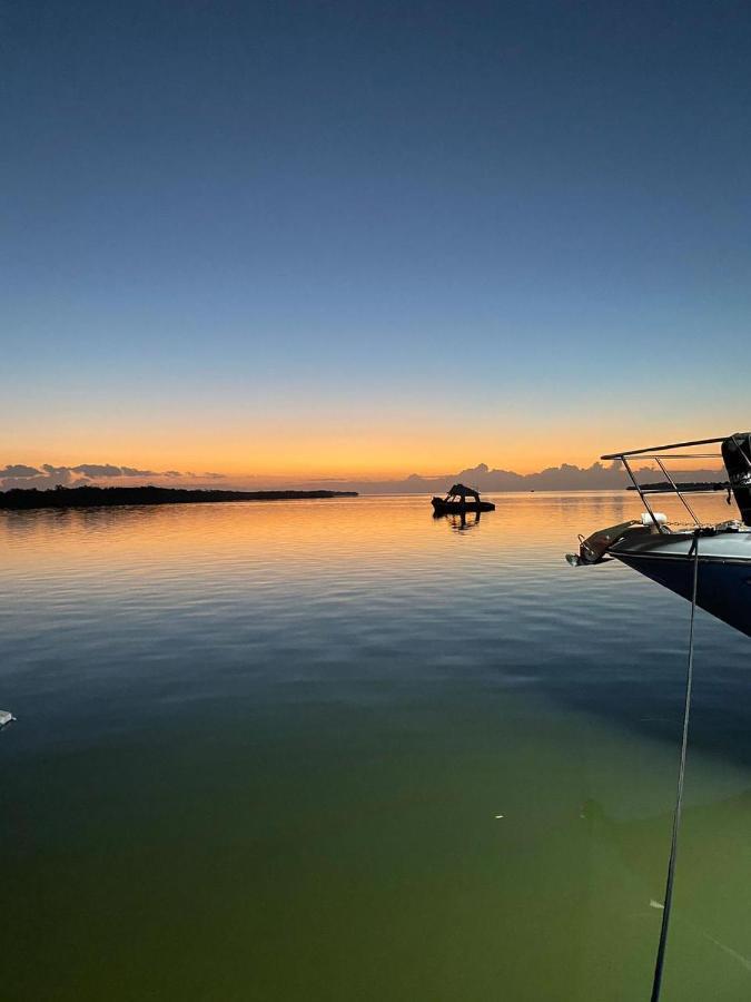 Hotel Mayari Holbox Exterior foto Sunset at the Marina
