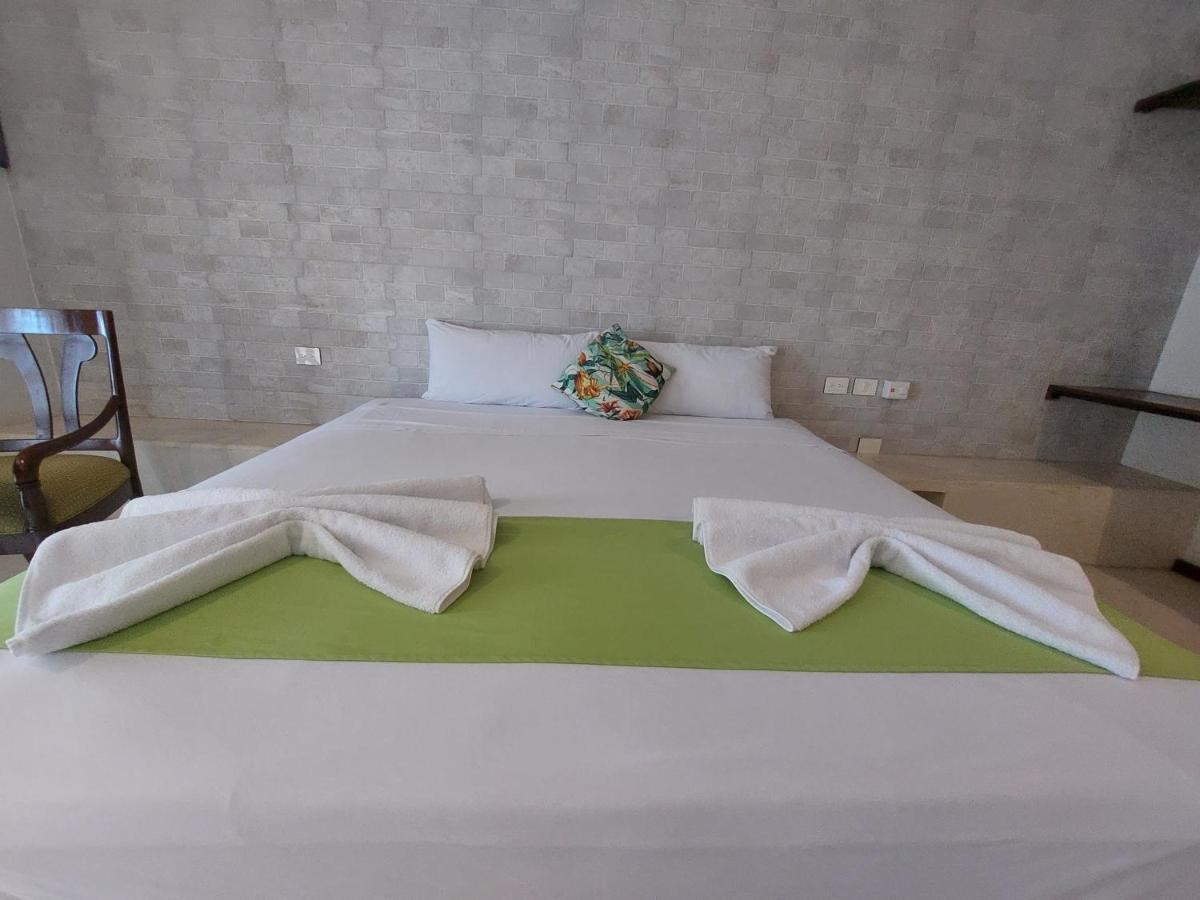 Hotel Mayari Holbox Exterior foto A bed with a duvet cover