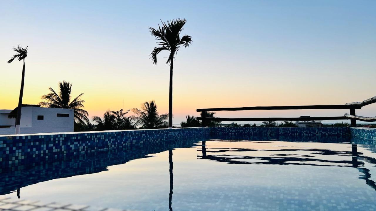 Hotel Mayari Holbox Exterior foto Sunset at the beach