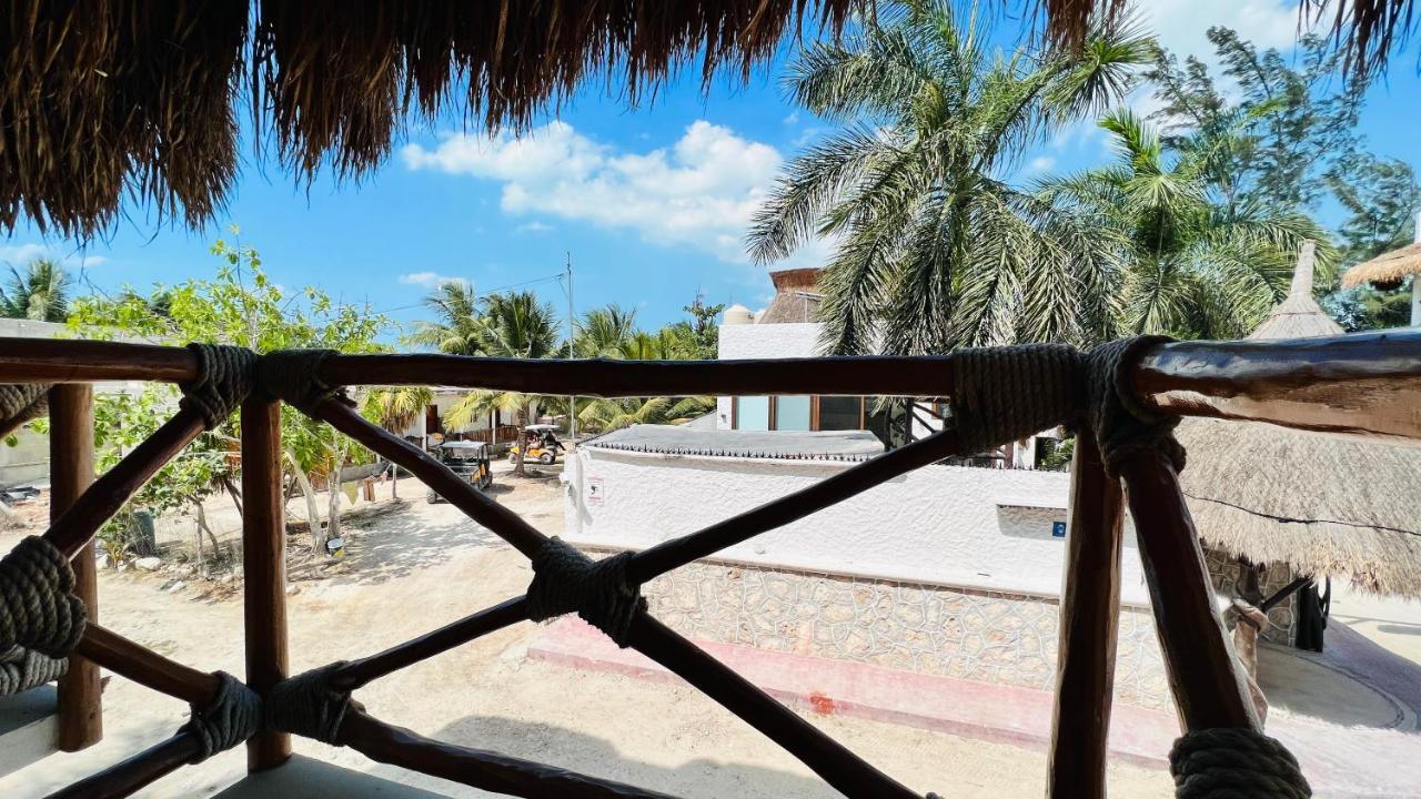 Hotel Mayari Holbox Exterior foto View of the beach from the hotel