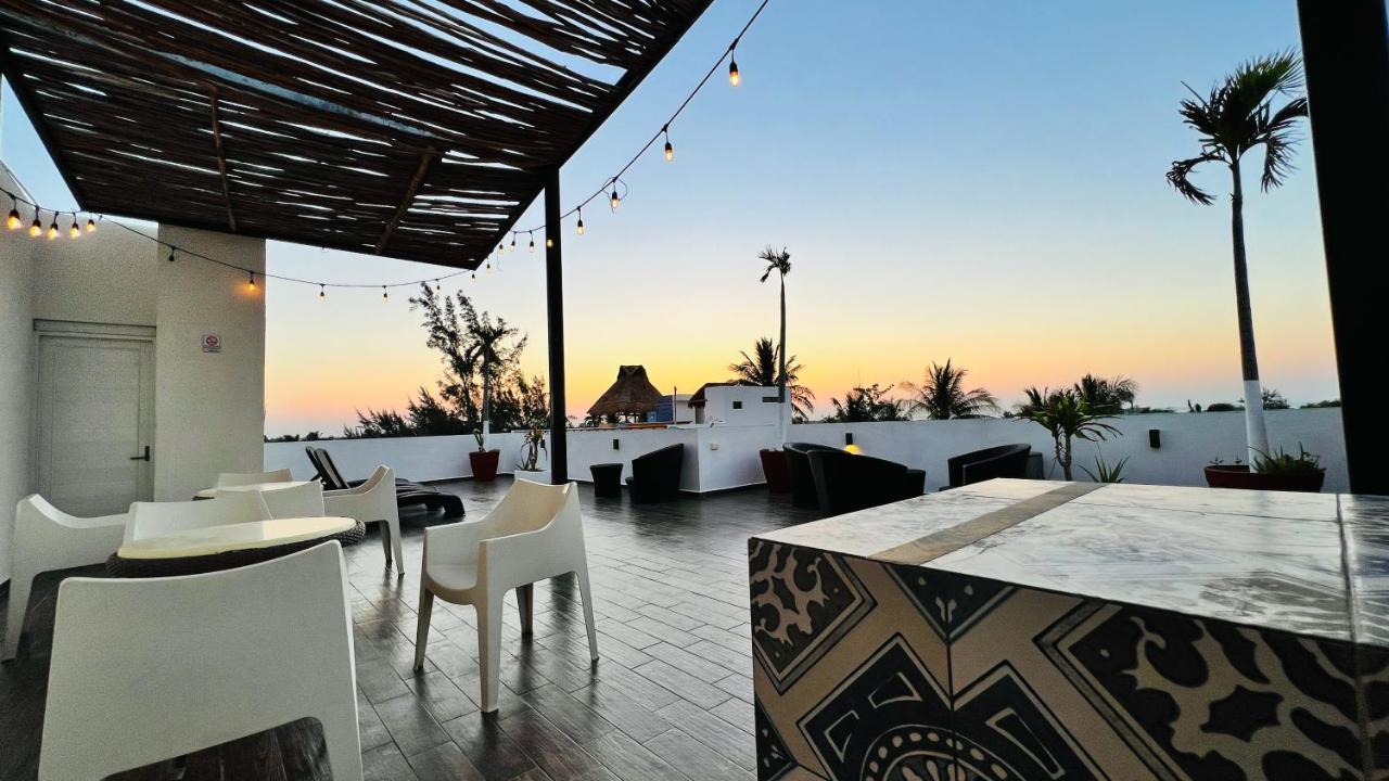 Hotel Mayari Holbox Exterior foto Rooftop bar in Tulum